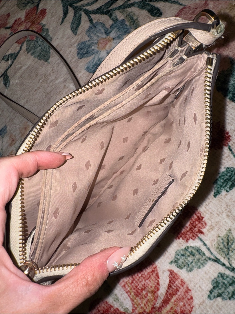 Well loved Kate Spade Two-Tone Beige and Cream Pebbled Leather Crossbody Bag - Picture 4 of 9